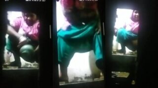Indian Aunty Pissing Capture