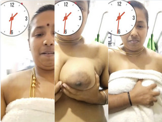 Busty Malaysian Tamil Milf Boobs Show